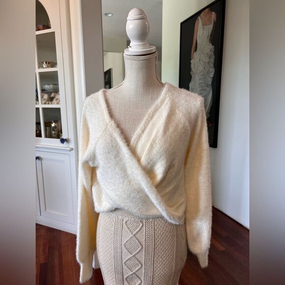 Cloud Ten NWT Cream Sweater - Picture 1 of 3
